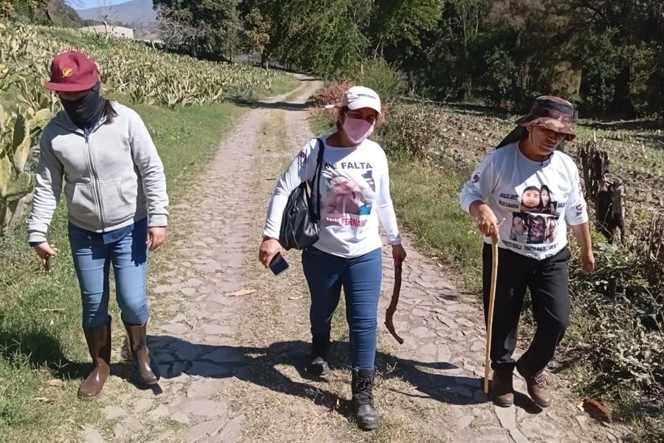 El colectivo, acusa que a pesar de haber reportado los restos desde entonces, las autoridades los recogieron apenas hoy.