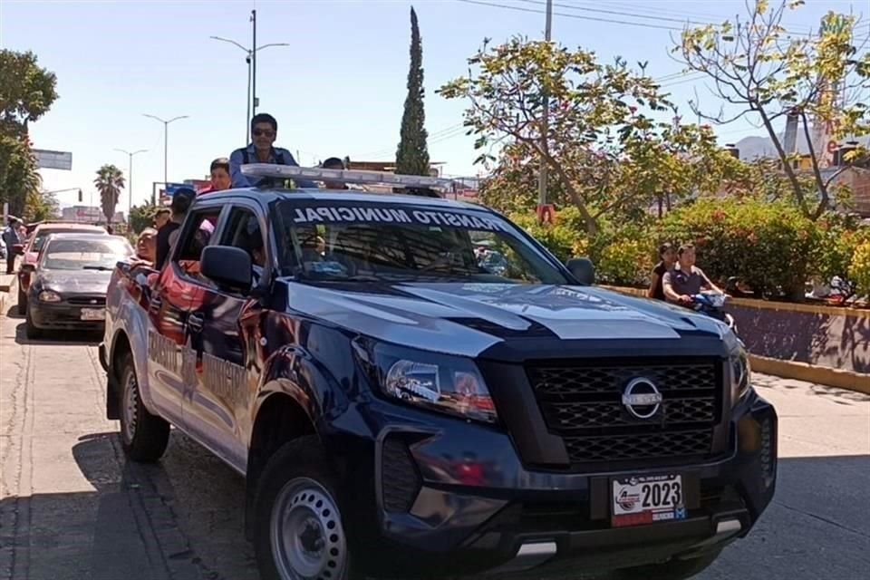 Además del transporte, también al menos tres escuelas de educación básica y una preparatoria de la Universidad Autónoma de Guerrero (Uagro) anunciaron suspensión de clases el 6 de febrero.