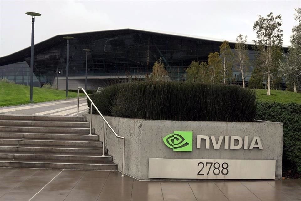 La capitalización de mercado de Nvidia, de 1.7 billones de dólares, se está acercando a la de Amazon y Alphabet.