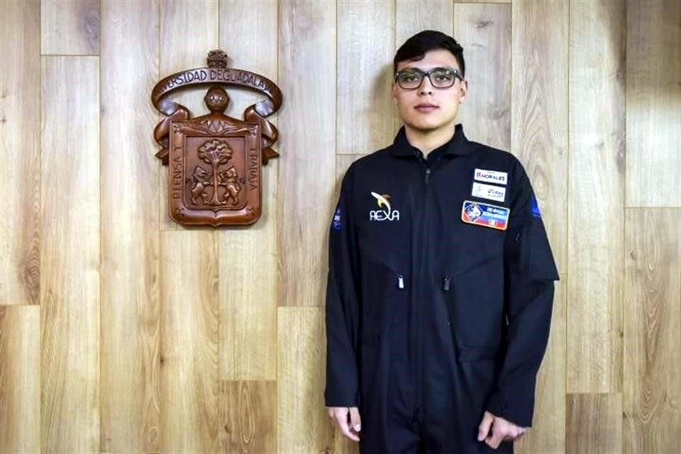 Estudiante de la Ingeniería en Nanotecnología, José Armando Becerra Hernández, desarrolla material que puede ser utilizado por la NASA.