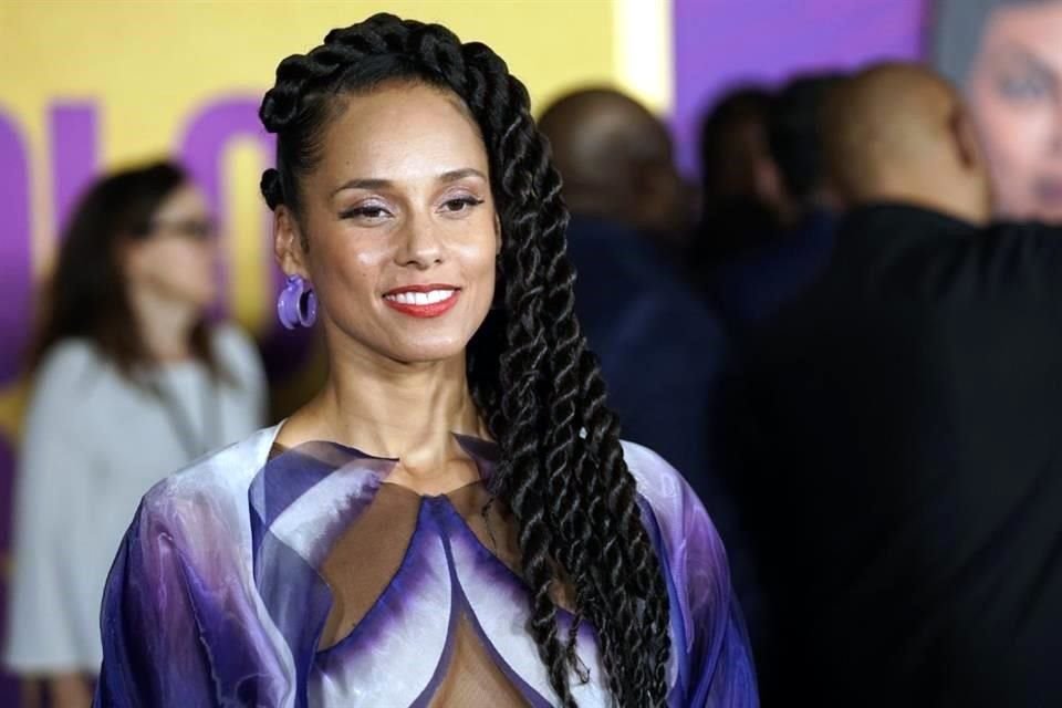 Alicia Keys fue vista ensayando junto a Usher dentro del Allegiant Stadium, donde se realizará el Super Bowl LVIII.