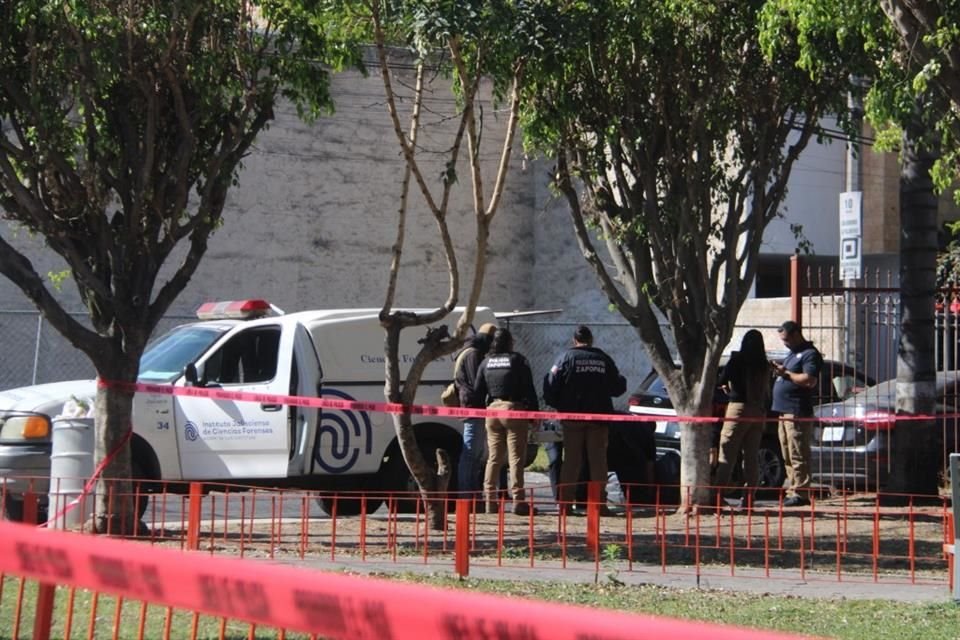 El cuerpo de Juan José Corona, policía de Guadalajara plagiado el viernes, fue encontrado esta mañana en la Colonia Tabachines, en Zapopan, con tres impactos de bala.