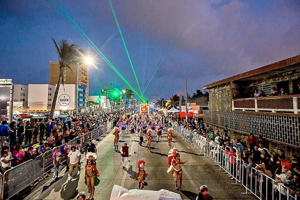 La tradición del toro de 11 es de los eventos principales del Carnaval de Autlán.