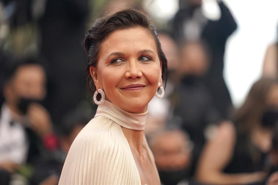 Maggie Gyllenhaal también acudió a la premiere de 'Anette'.