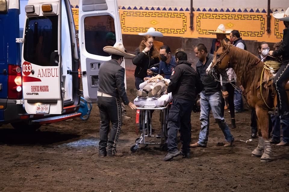 Durante el evento se suscitó un accidente con un charro, que dejó a la Miss Universo preocupada.