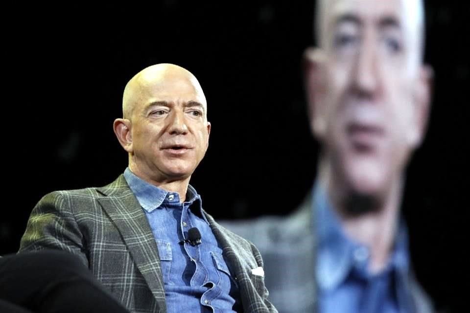 Jeff Bezos, fundador de Amazon, tiene una fortuna valuada en 195,500 millones de dólares.