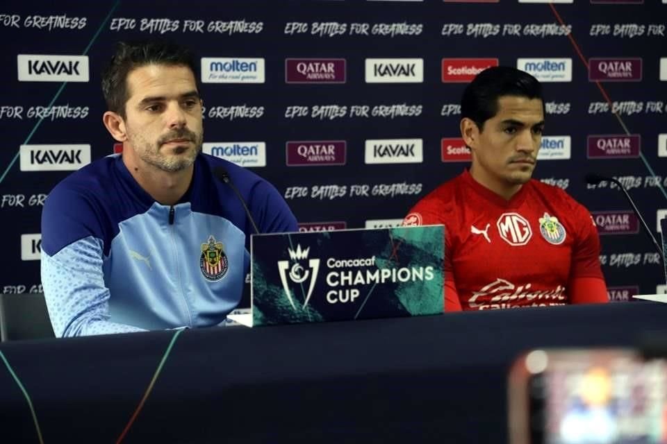 Fernando Gago y el 'Chapo' Sánchez, en conferencia.