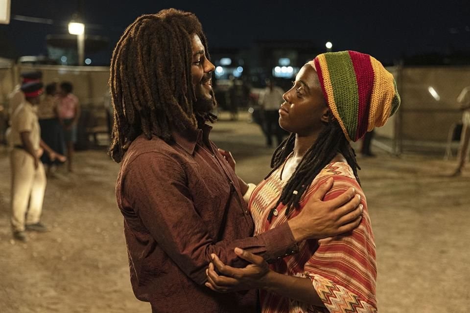 Lashana Lynch interpreta a Rita Marley, esposa de Bob Marley.