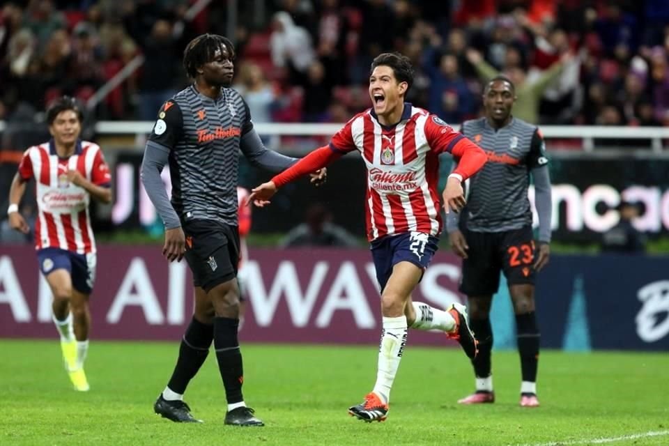 El lateral José Castillo se estrenó como goleador.