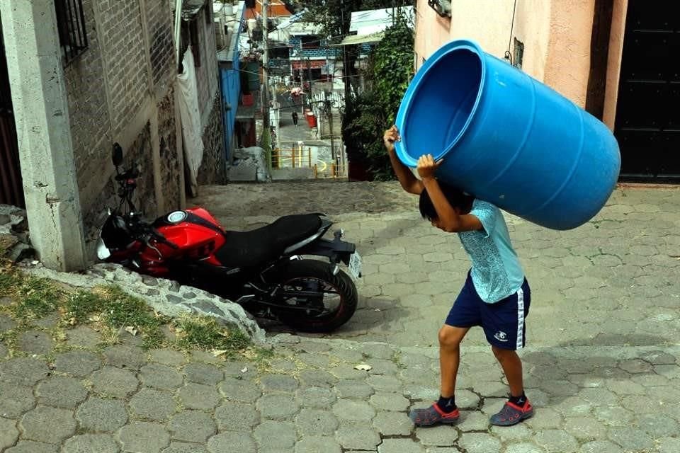 Los vecinos aseguran que cuesta tanto conseguirla, que no pueden darse el lujo de desperdiciar agua.