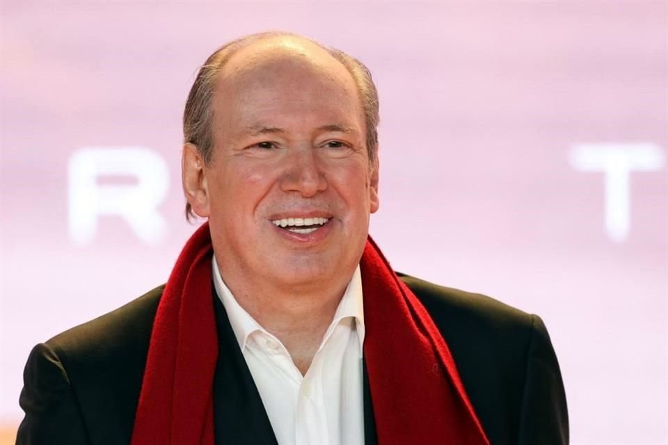 El compositor musical Hans Zimmer también estuvo presente en la alfombra roja.