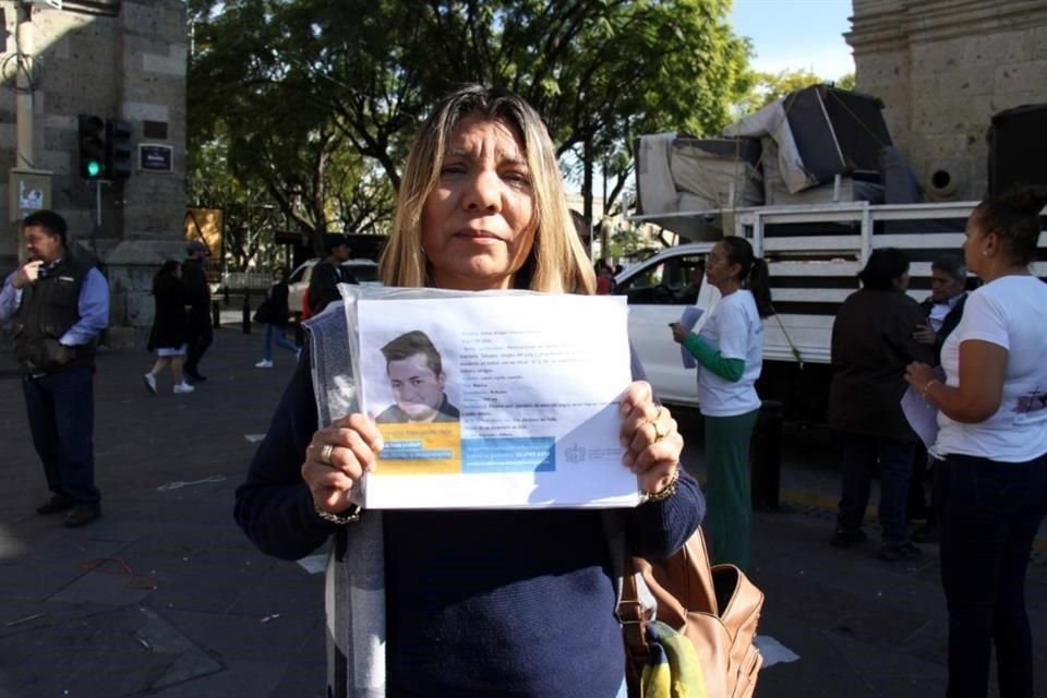 Norma Lorena Cabrera busca a su hijo Irving Abigail Velazco Cabrera.