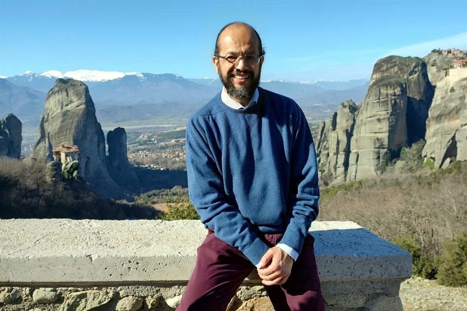 Dr. Alejandro Higashi Díaz, filólogo y académico de la AML.