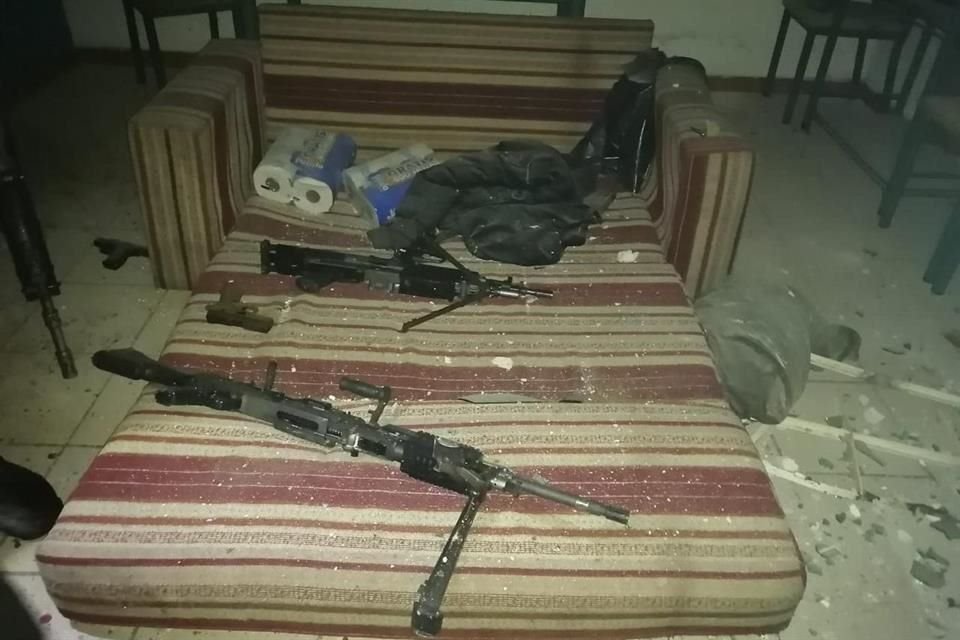 Agentes federales aseguraron armas en una finca.