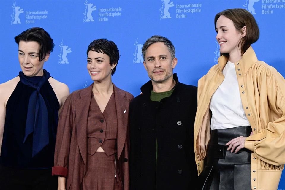 Olivia Williams, Bérénice Bejo, Gael García Bernal y Renate Reinsve posan.