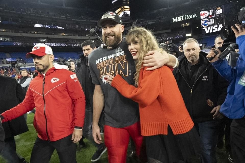 Kelce reconoce que su noviazgo con Taylor Swift le ha brindado más exposición ante los medios y el público.