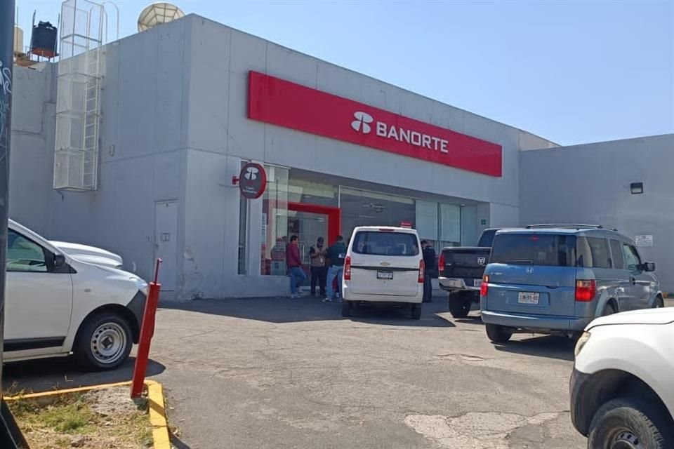Tras cambiar uno de los cheques que traía, el usuario de un banco fue robado afuera de otra sucursal, donde pretendía hacer un movimiento similar, en Guadalajara