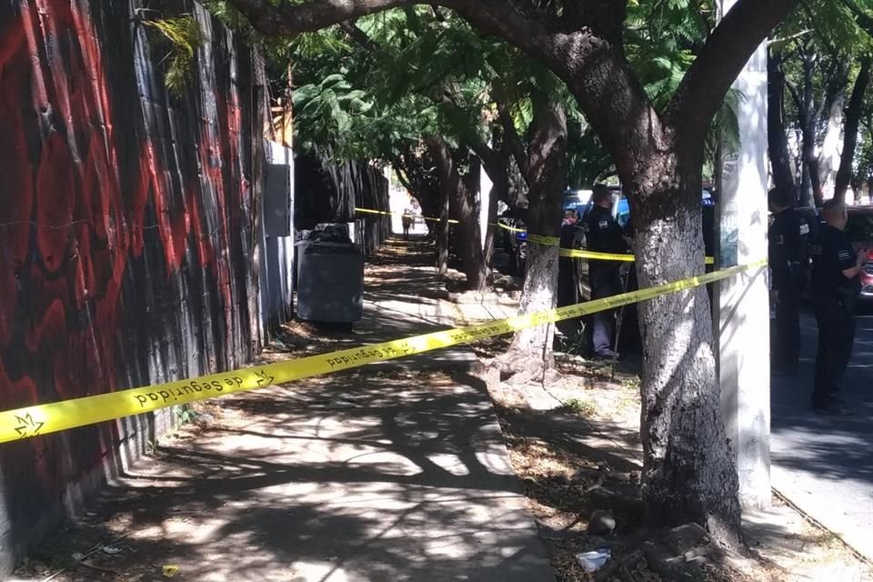 Originalmente se pensó que solo había una parte del cuerpo al interior del bote abandonado, pero hoy autoridades confirmaron que se trataba de un cadáver completo.