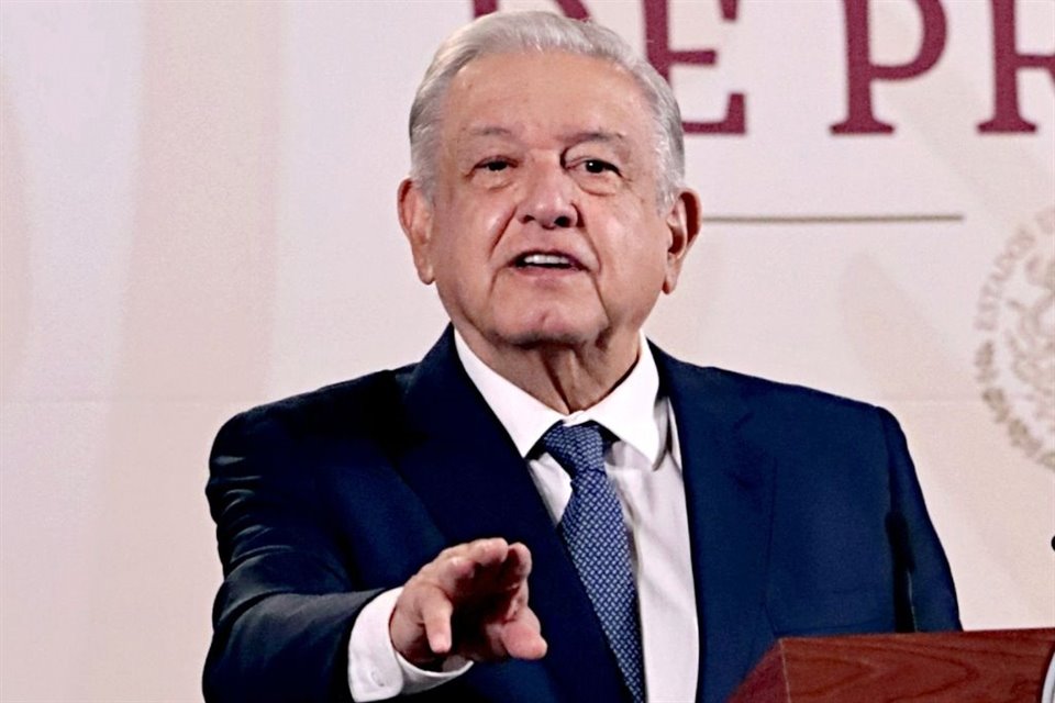 Para AMLO, por encima de la ley está su propia autoridad, según afirmó ayer al ser cuestionado por revelar teléfono de corresponsal de NYT.