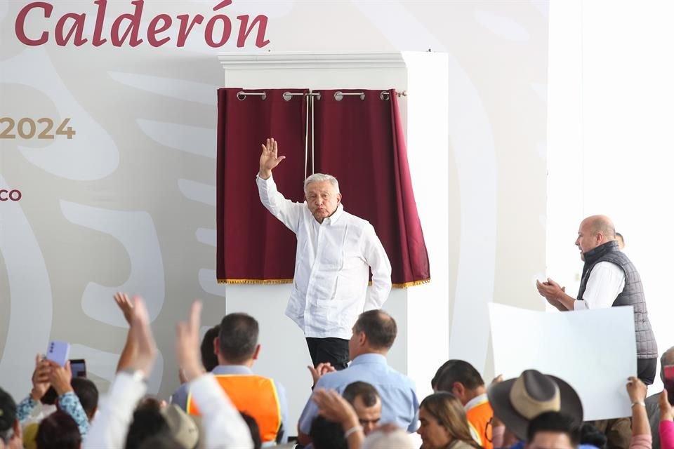 En Jalisco, donde inauguró  el acueducto El Salto - La Red - Calderón, AMLO soltó agradecimientos, habló de su retiro y dijo que que le ha costado 'equilibrar pasión con razón'.