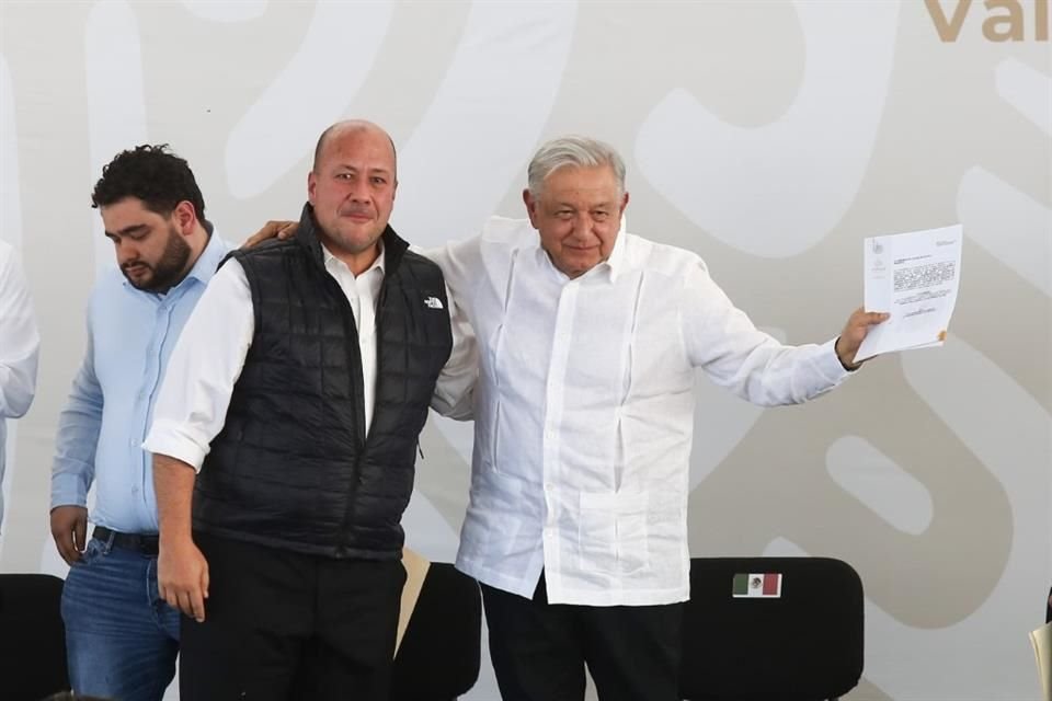 En Jalisco, donde inauguró  el acueducto El Salto - La Red - Calderón, AMLO soltó agradecimientos, habló de su retiro y dijo que que le ha costado 'equilibrar pasión con razón'.