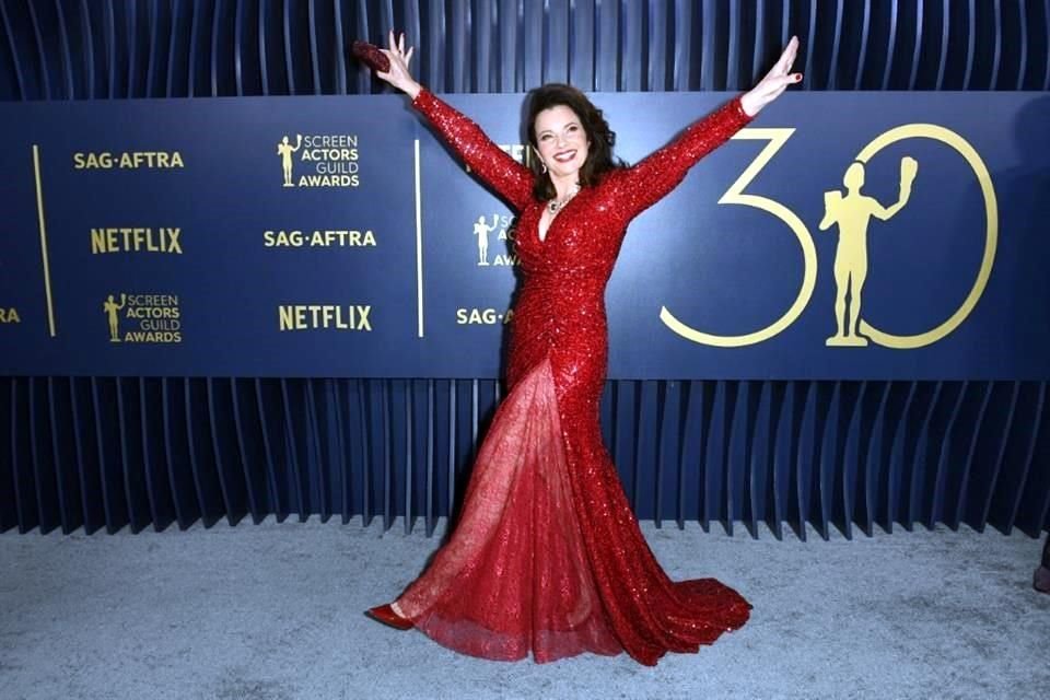 Una vez superado el fantasma de la huelga actoral, estrellas como Fran Drescher mostraron su elegancia en la alfombra de los SAG Awards.