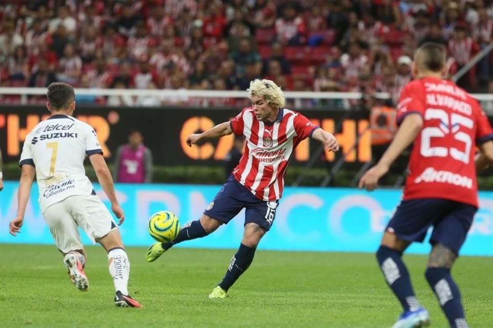 Cade Cowell anotó el primer gol de Chivas.