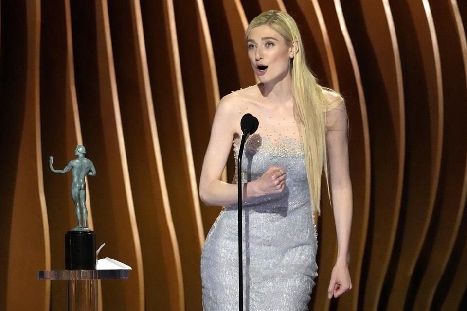 Elizabeth Debicki ganó como Mejor Actriz en una serie de drama por 'The Crown'.