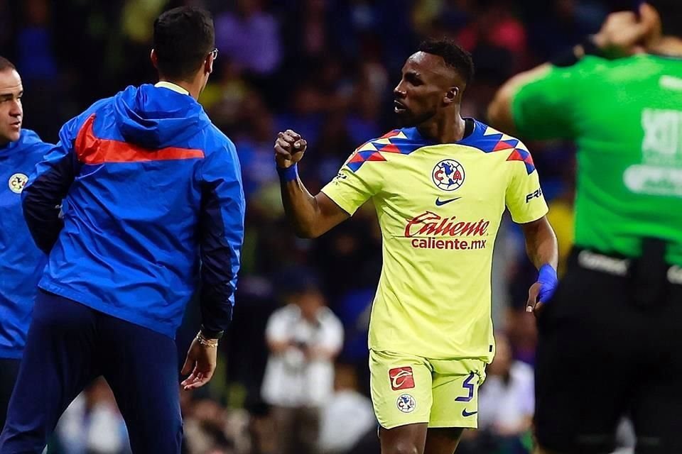 A Julián Quiñones sólo le bastaron tres minutos para sentenciar el juego, a pesar de que le anularon tres goles posteriores por fuera de lugar.
