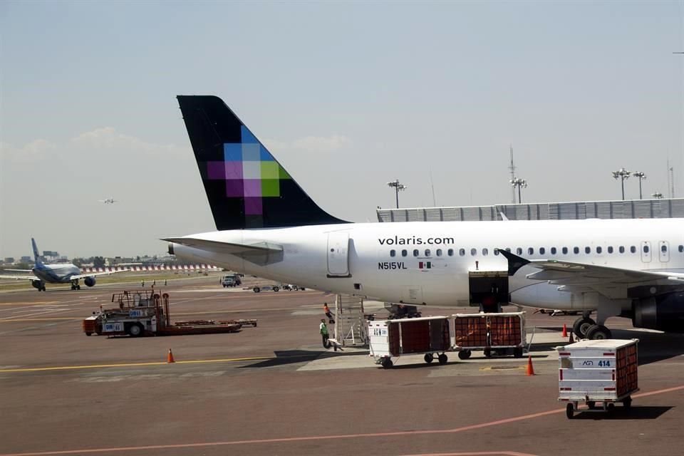 Volaris es la aerolínea que más incumple con la asignación de horarios establecida por el AICM, aseguró director general del Aeropuerto.