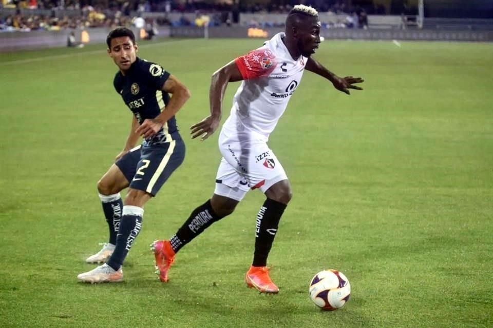 Julián Quiñones mostró destellos de buen futbol en su presentación como rojinegro.