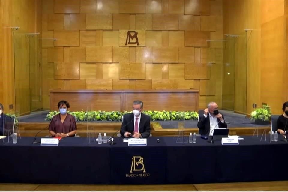 Alejandro Díaz de León, Irene Espinosa y Jonathan Heath votaron a favor de aumentar la tasa de referencia.