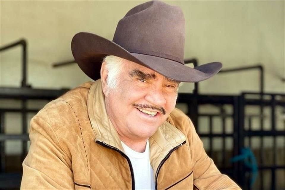 Debido a una infección en las vías urinarias y malestar gastrointestinal, Vicente Fernández tuvo que ser hospitalizado.