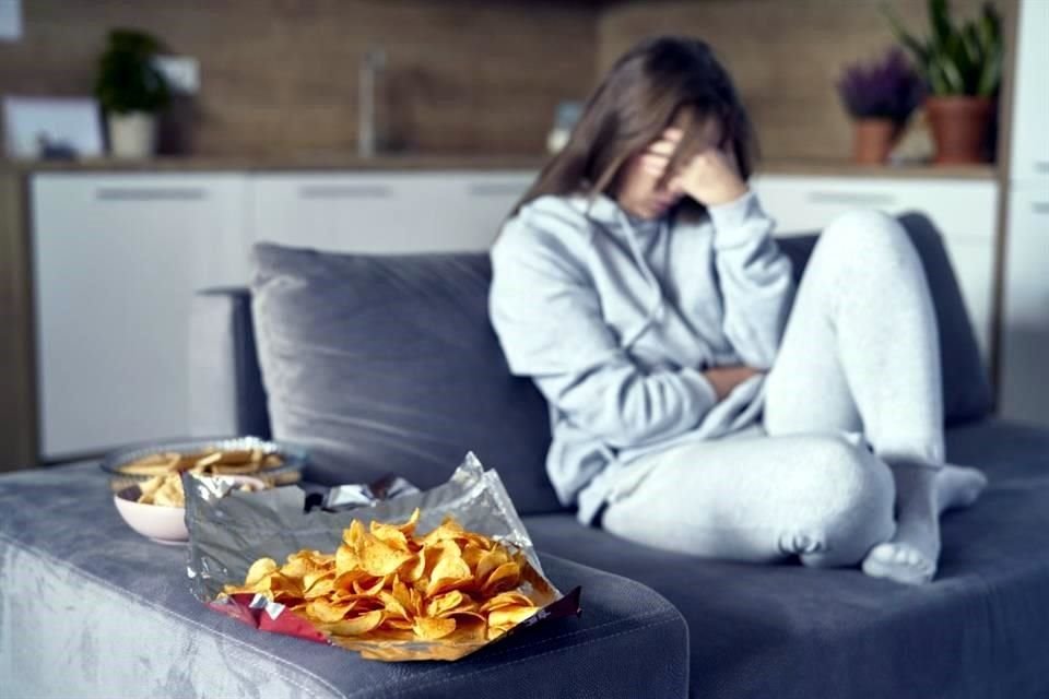 La alimentación influye más de lo que puedes imaginar en tus emociones y hasta impacta en trastornos mentales.