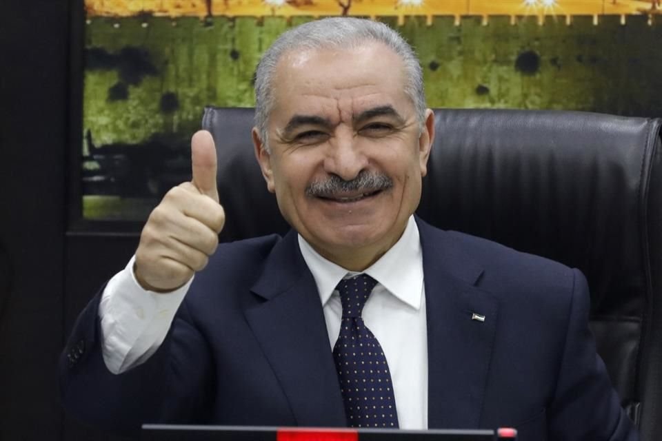 El Primer Ministro palestino Mohammad Shtayyeh después de anunciar su renuncia durante una reunión en Ramallah.