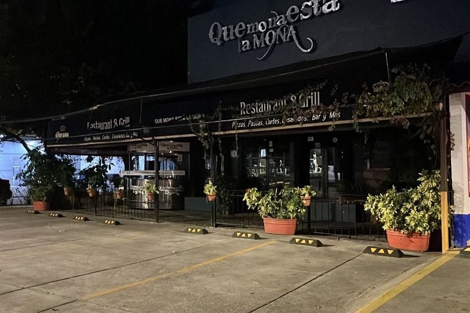 Dos sujetos fueron detenidos luego de que causaron daños e ingresaron a robar a un restaurante de la Colonia Chapalita, en Guadalajara.