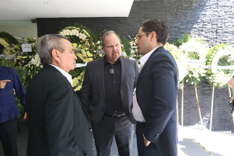 Ricardo Sánchez Beruben, coordinador Estratégico de Seguridad y Guillermo del Río, presidente Index de Occidente acuden al funeral de César Castro Rodríguez, coordinador del CCIJ.