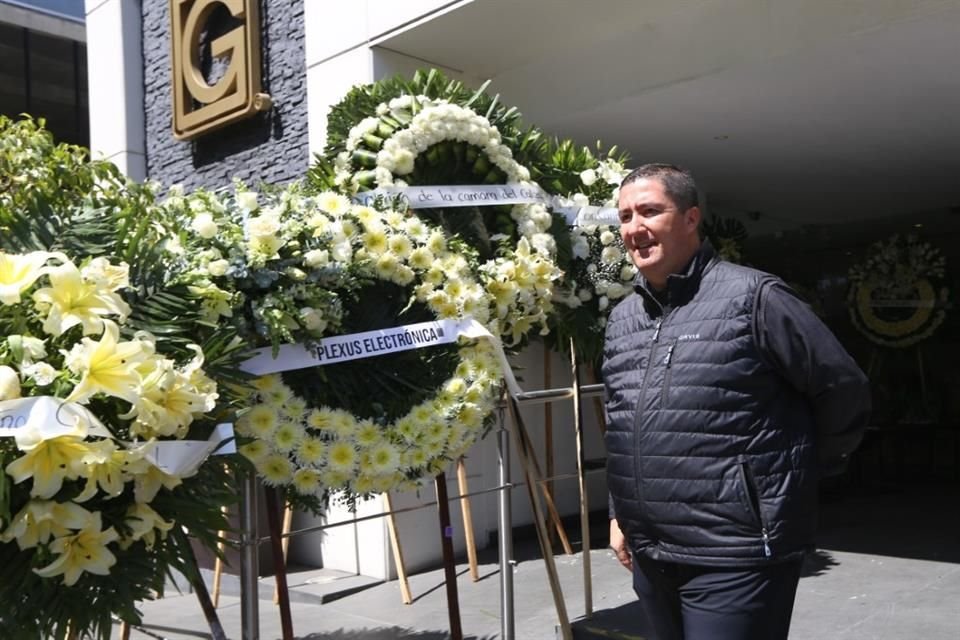 Xavier Orendain, Coordinador Gaeneral Estratégico del Gabinete de Desarrollo y Crecimiento Económico de Jalisco sale del funeral de César Castro Rodríguez.