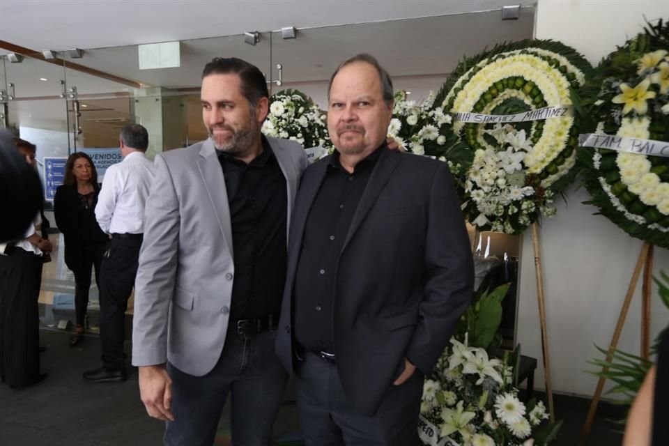 Antonio Lancaster Jones, coordinador entrante del CCIJ y Guillermo del Río, presidente Index de Occidente acuden al funeral de César Castro Rodríguez.