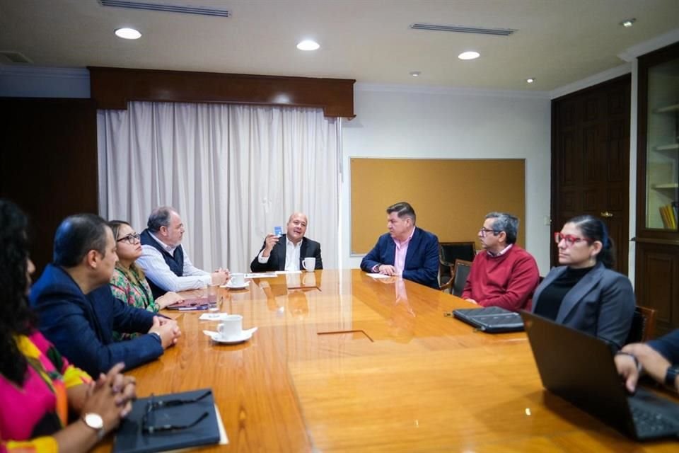 El Gobernador Enrique Alfaro, señaló que en dos semanas se presentarán los detalles de este nuevo sistema de salud que busca sustituir el desaparecido Seguro Popular.