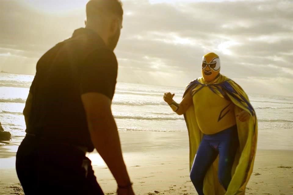 Guillermo Quintanilla interpreta a 'El Halcón', un héroe citadino que va en busca de justicia. La película se estrena mañana.