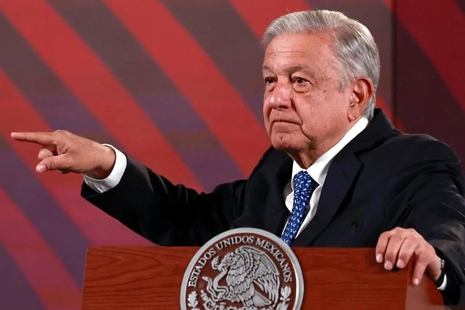 El Presidente Andrés Manuel López Obrador aseguró ayer que la Ciudad de México se ha venido 'emPANizando' y derechizando en los últimos tiempos.