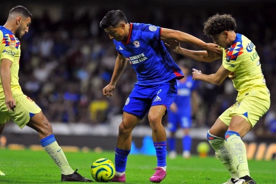 Sebastian Caceres e gor Lichnovsky están teniendo un buen año futbolístico.