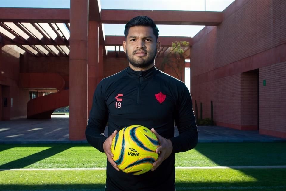 Eduardo Aguirre levanta la mano para ser considerado por el 'Jimmy' Lozano, con quien fue medallista de bronce en Tokio 2020.