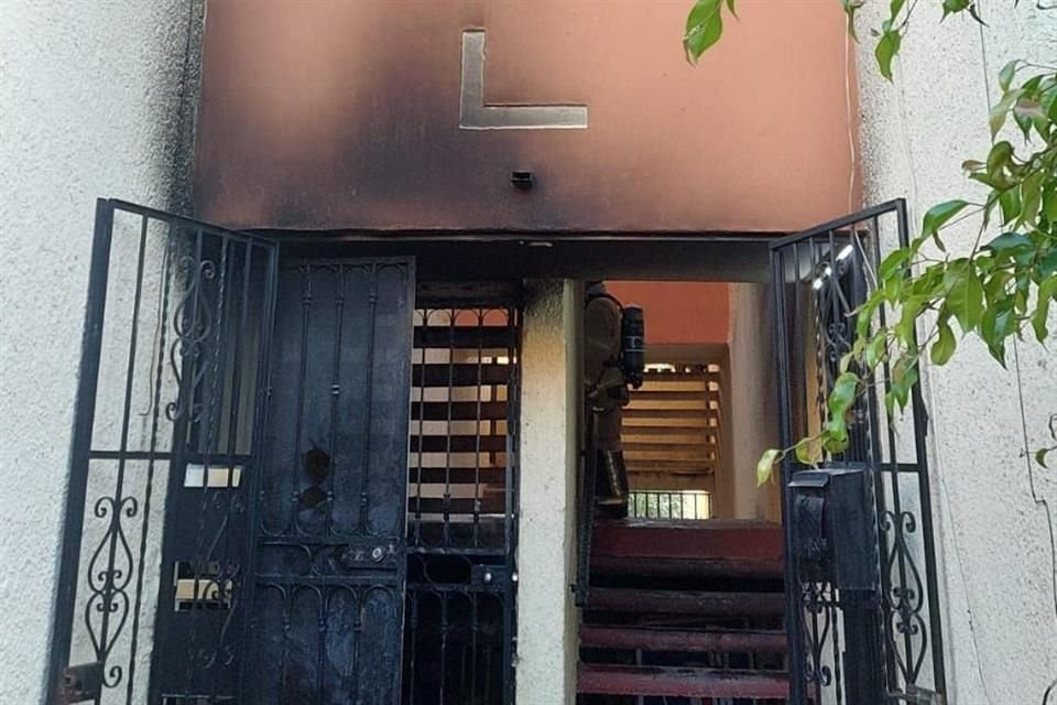 El ingreso a una torre de departamentos en El Sauz, Guadalajara, también se incendió.