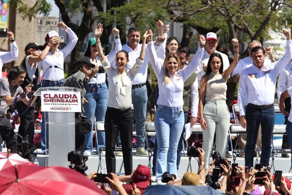 Claudia Delgadillo asistió al mitin de Claudia Sheinbaum en Plaza de la Liberación en el Centro Histórico de Guadalajara.