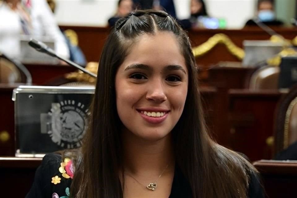 Arantza Méndez, estudiante de Ingeniería Mecatrónica, aconseja a las niñas: 'no dejarse influenciar por lo que otros piensan o digan'.