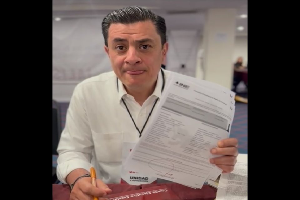 José María Martínez se registró como candidato a la Alcaldía de Guadalajara.