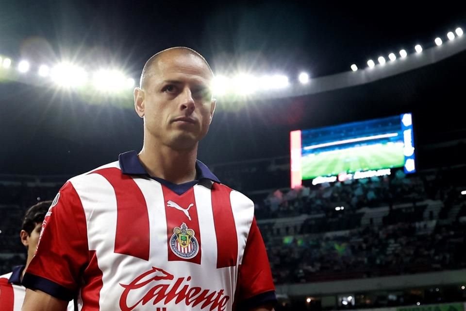 Javier Hernández regresó para este torneo con las Chivas.