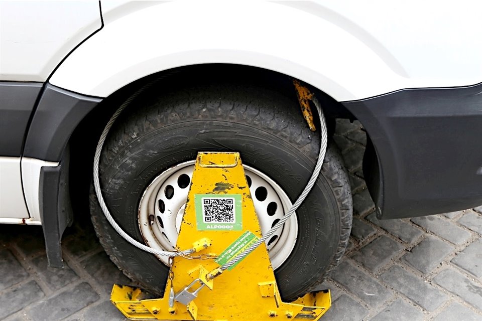 Hasta el 21 de febrero se habían colocado 924 'arañas' a vehículos estacionados donde no debían.